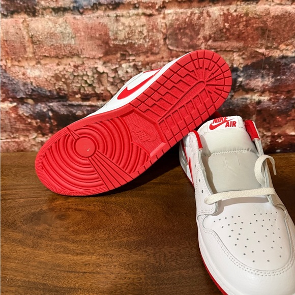 Jordan Sneakers White Red Accents - Picture 6 of 8